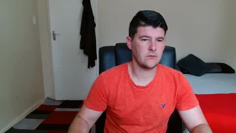 Snapshot of brendansexyboy098754 chatting on November 11, 6:35 am ask me lol online show from November 11, 6:35 am