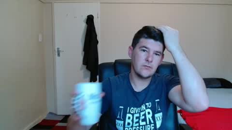 Snapshot of brendansexyboy098754 chatting on November 12, 3:51 am ask me lol online show from November 12, 3:51 am