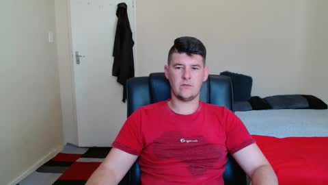 Snapshot of brendansexyboy098754 chatting on November 13, 8:35 am ask me lol online show from November 13, 8:35 am