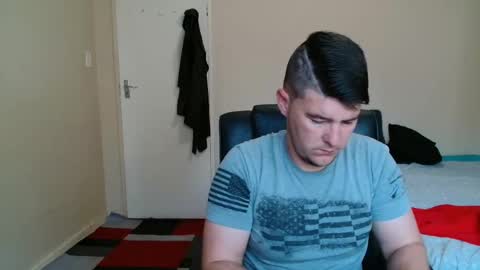 Snapshot of brendansexyboy098754 chatting on November 14, 4:11 am ask me lol online show from November 14, 4:11 am