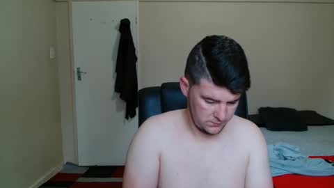 Snapshot of brendansexyboy098754 chatting on November 18, 5:01 am ask me lol online show from November 18, 5:01 am