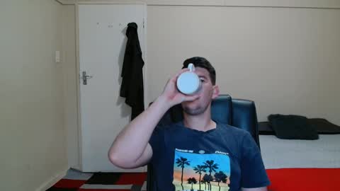 Snapshot of brendansexyboy098754 chatting on November 20, 3:18 am ask me lol online show from November 20, 3:18 am