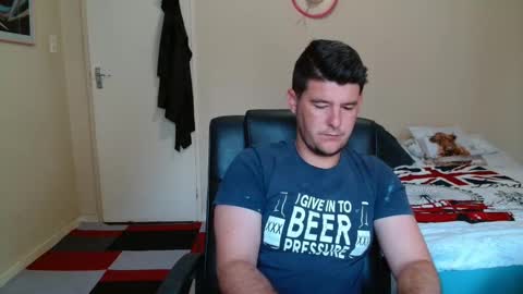 Snapshot of brendansexyboy098754 chatting on February 7, 4:49 am ask me lol online show from February 7, 4:49 am