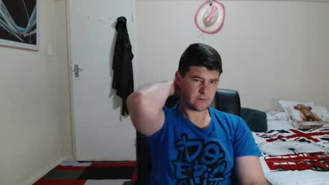 Snapshot of brendansexyboy098754 chatting on February 11, 3:00 am ask me lol online show from February 11, 3:00 am