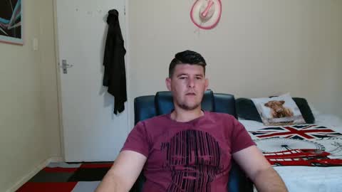 Snapshot of brendansexyboy098754 chatting on February 15, 4:36 pm ask me lol online show from February 15, 4:36 pm