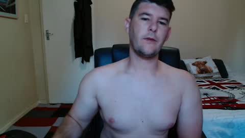 Snapshot of brendansexyboy098754 chatting on February 16, 4:41 am ask me lol online show from February 16, 4:41 am