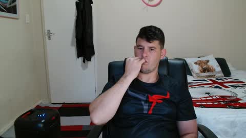 Snapshot of brendansexyboy098754 chatting on February 16, 4:47 pm ask me lol online show from February 16, 4:47 pm