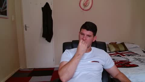 Snapshot of brendansexyboy098754 chatting on March 1, 6:48 am ask me lol online show from March 1, 6:48 am