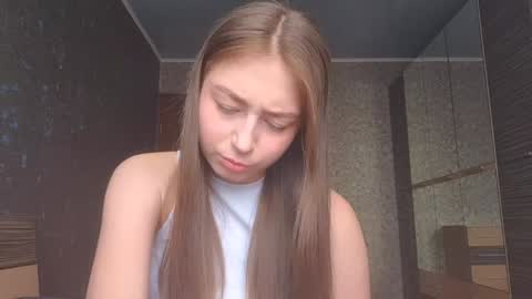 Snapshot of brendelle chatting on February 3, 7:46 am Mia online show from February 3, 7:46 am