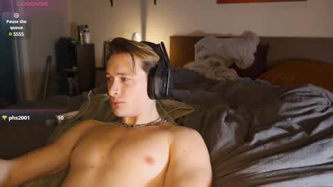 Snapshot of brentonverde chatting on January 3, 10:19 pm brentonverde online show from January 3, 10:19 pm