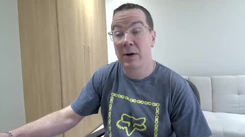 Snapshot of brettdj chatting on September 27, 11:26 am Brett online show from September 27, 11:26 am