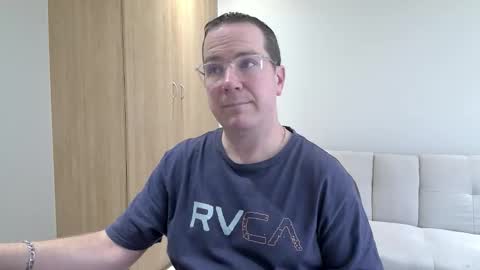 Snapshot of brettdj chatting on November 9, 12:58 pm Brett online show from November 9, 12:58 pm