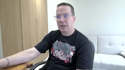 Snapshot of brettdj chatting on November 15, 9:28 am Brett online show from November 15, 9:28 am