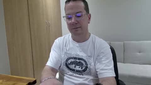 Snapshot of brettdj chatting on November 21, 4:38 pm Brett online show from November 21, 4:38 pm