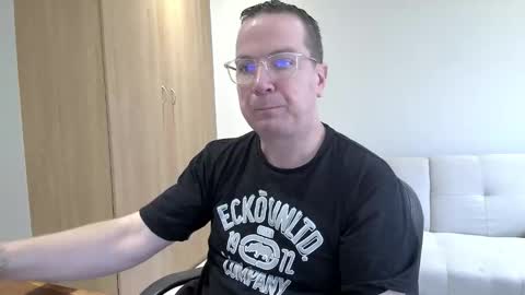 Snapshot of brettdj chatting on November 22, 10:36 am Brett online show from November 22, 10:36 am