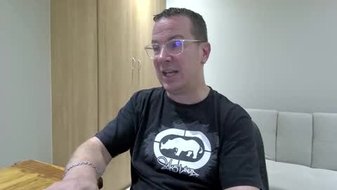 Snapshot of brettdj chatting on November 24, 6:29 pm Brett online show from November 24, 6:29 pm