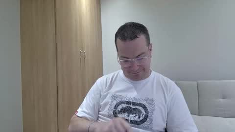 Snapshot of brettdj chatting on December 14, 1:49 pm Brett online show from December 14, 1:49 pm