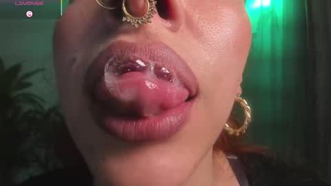 Snapshot of bri_von_dhara_ chatting on October 28, 10:30 am Bri online show from October 28, 10:30 am