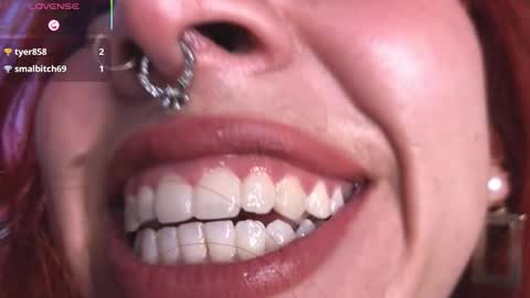 Snapshot of bri_von_dhara_ chatting on November 15, 9:32 pm Bri online show from November 15, 9:32 pm