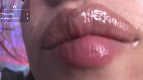 Snapshot of bri_von_dhara_ chatting on November 16, 10:37 pm Bri online show from November 16, 10:37 pm