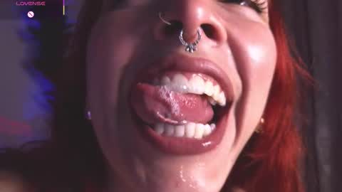 Snapshot of bri_von_dhara_ chatting on November 21, 8:51 pm Bri online show from November 21, 8:51 pm