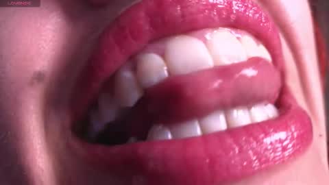 Snapshot of bri_von_dhara_ chatting on November 30, 5:28 pm Bri online show from November 30, 5:28 pm