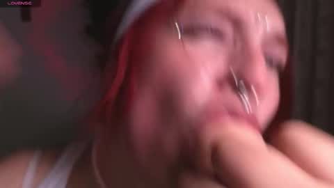 Snapshot of bri_von_dhara_ chatting on December 1, 11:32 pm Bri online show from December 1, 11:32 pm