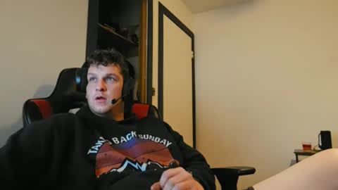 Snapshot of brian7891012 chatting on February 21, 5:03 pm brian7891012 online show from February 21, 5:03 pm