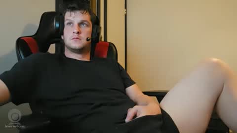 Snapshot of brian7891012 chatting on February 24, 9:35 pm brian7891012 online show from February 24, 9:35 pm