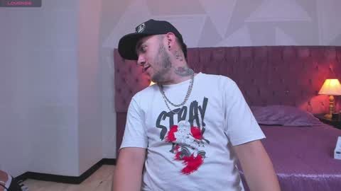 Snapshot of brian_chiki chatting on December 4, 11:13 pm Brian Chiki online show from December 4, 11:13 pm