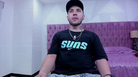 Snapshot of brian_chiki chatting on December 17, 11:38 pm Brian Chiki online show from December 17, 11:38 pm