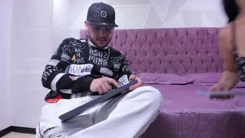 Snapshot of brian_chiki chatting on December 23, 11:39 pm Brian Chiki online show from December 23, 11:39 pm