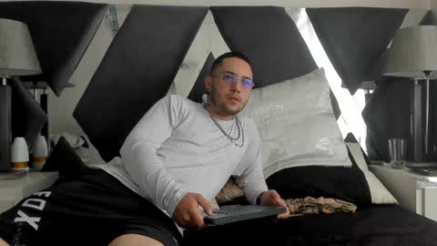 Snapshot of brian_chiki chatting on March 12, 2:12 pm Brian Chiki online show from March 12, 2:12 pm