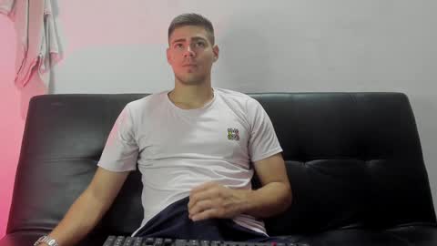 Snapshot of brian_mac chatting on January 3, 3:55 pm brian_mac online show from January 3, 3:55 pm