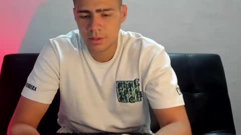 Snapshot of brian_mac chatting on February 7, 4:48 am brian_mac online show from February 7, 4:48 am