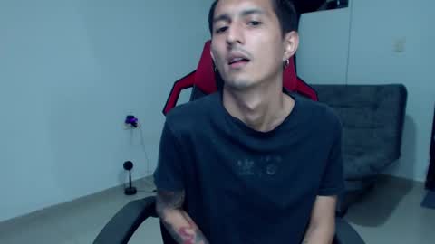 Snapshot of brian_sweetx chatting on February 17, 1:25 am Brian sweetx Independent online show from February 17, 1:25 am