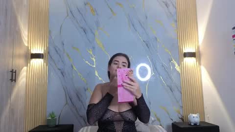 Manuela online show from April 2, 3:48 am