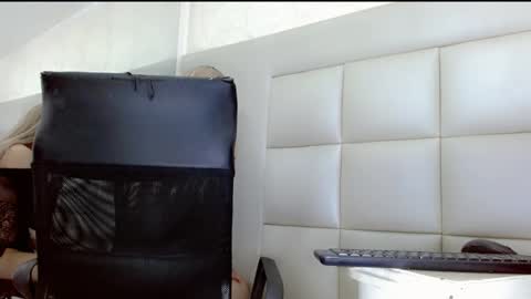 Snapshot of brianthdante chatting on December 2, 3:14 pm EllieMiranda online show from December 2, 3:14 pm