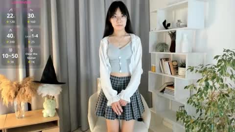 Snapshot of bridgetbottrell chatting on October 23, 1:16 am Hanna online show from October 23, 1:16 am