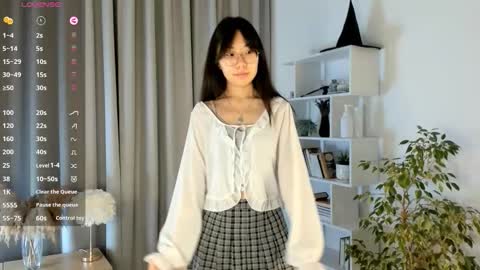 Snapshot of bridgetbottrell chatting on October 25, 1:13 am Hanna online show from October 25, 1:13 am