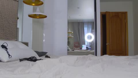 Snapshot of brightrays__ chatting on January 12, 6:39 am Amina Adelina online show from January 12, 6:39 am