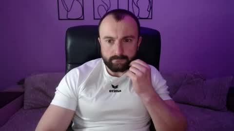 brindlefly69 online show from April 15, 10:33 am