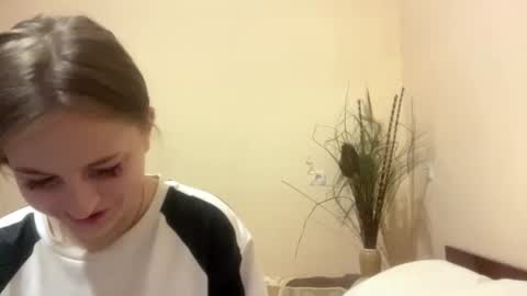 Snapshot of britanysuther chatting on June 23, 5:11 pm Ciri online show from June 23, 5:11 pm