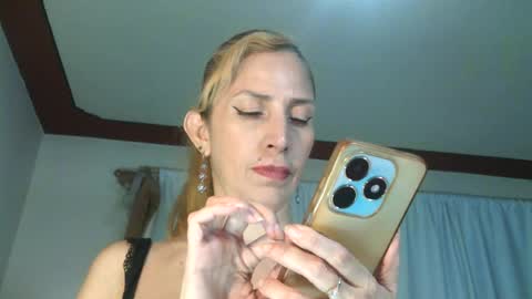 Snapshot of brithany_hunt chatting on June 14, 6:43 pm brithany hunt online show from June 14, 6:43 pm