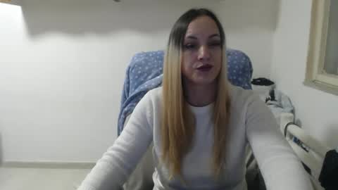 Snapshot of brithneyluw chatting on November 13, 9:25 pm Brithney online show from November 13, 9:25 pm