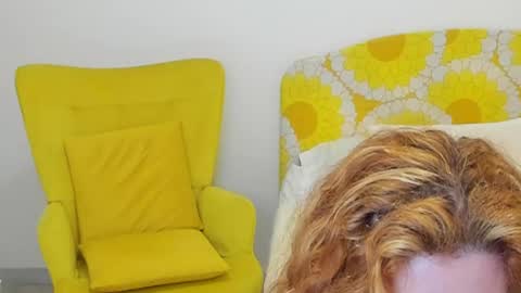 Snapshot of britishmilfpenelope chatting on May 21, 2:29 am Penelope online show from May 21, 2:29 am