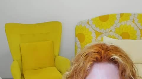 Snapshot of britishmilfpenelope chatting on May 31, 2:53 am Penelope online show from May 31, 2:53 am