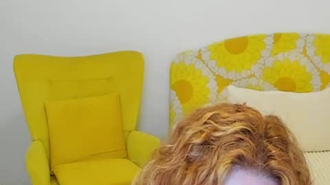Snapshot of britishmilfpenelope chatting on June 14, 3:19 am Penelope online show from June 14, 3:19 am