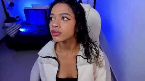Snapshot of britney_collins_ chatting on July 15, 1:05 pm britney_collins_ online show from July 15, 1:05 pm