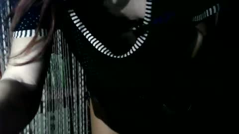 Snapshot of britneyamy chatting on December 3, 10:08 pm Britney online show from December 3, 10:08 pm